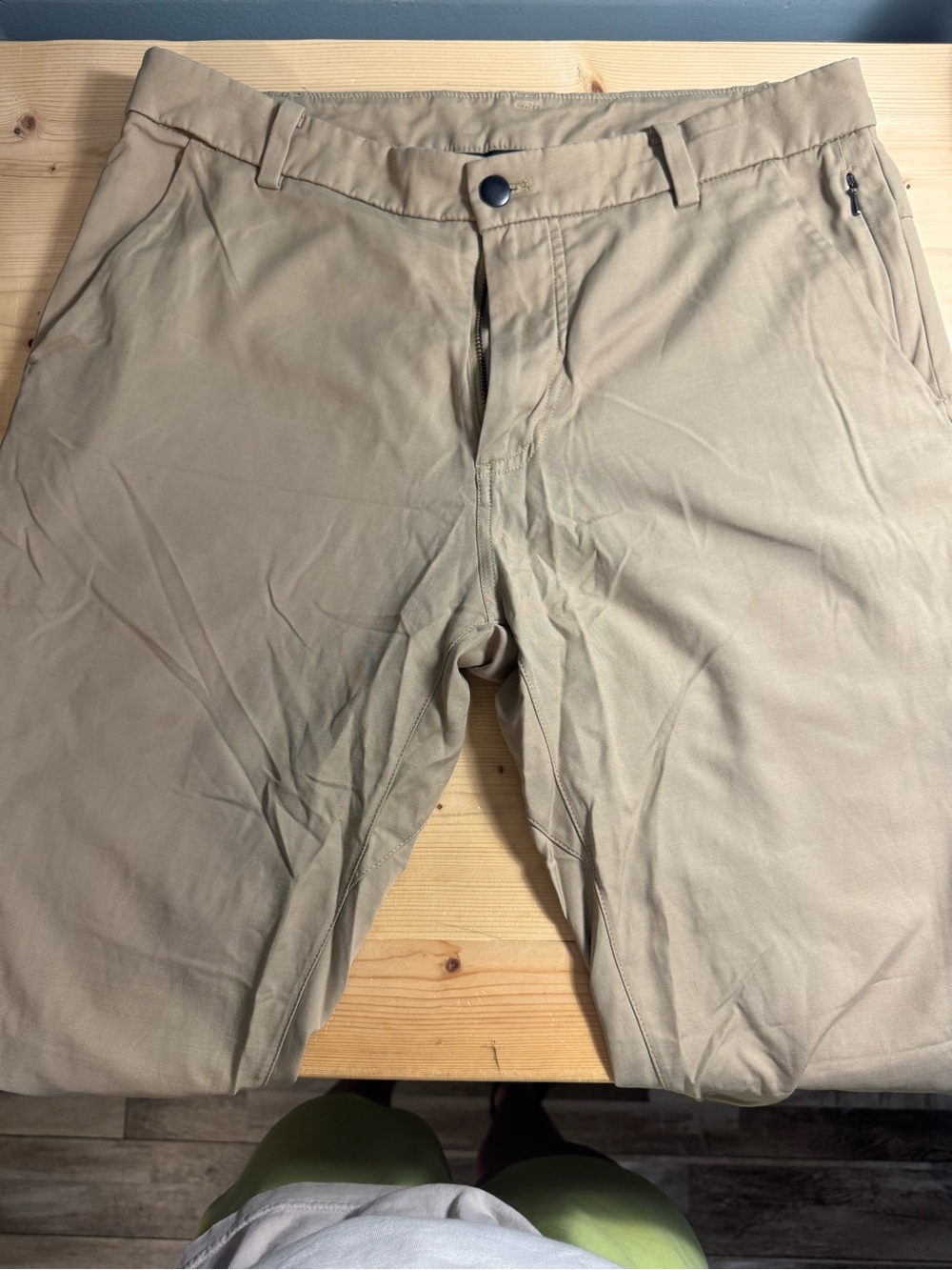 lululemon athletica Tan Waistband Label - Size 32